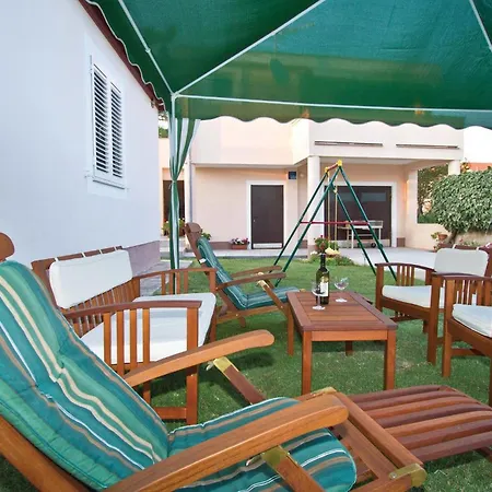 2 Bedroom Awesome In Dom wakacyjny *