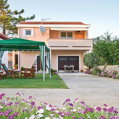 Holiday home Trogirska V *
