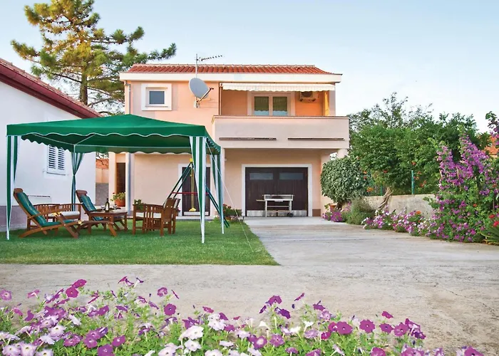 Holiday home Trogirska V *